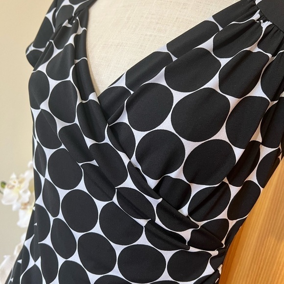 Maurices Medium Polka Dot Black White Capped Sleeve Pinup Shirt - Picture 4 of 9